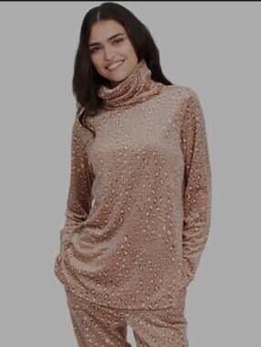 #47 Med Cuddl Duds Leopard Style Plush Velour Pullover P2p19 L26